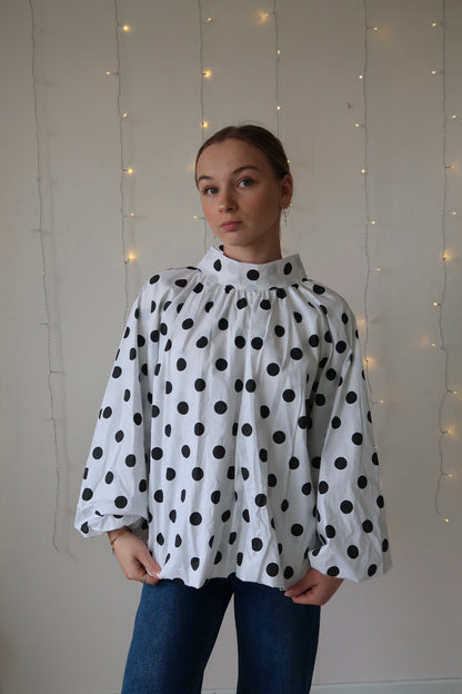 Blouse dos nu à pois